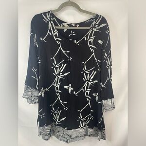 Soft surroundings black and white tunic, it’s very light weight and flowy!